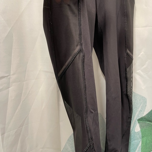 LULULEMON • black Miles Ahead Tight SIZE 4 - Picture 3 of 5